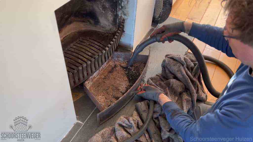 Prijs schoorsteenvegen Huizen schouw reinigen Prijs schoorsteenvegen Huizen schouw reinigen